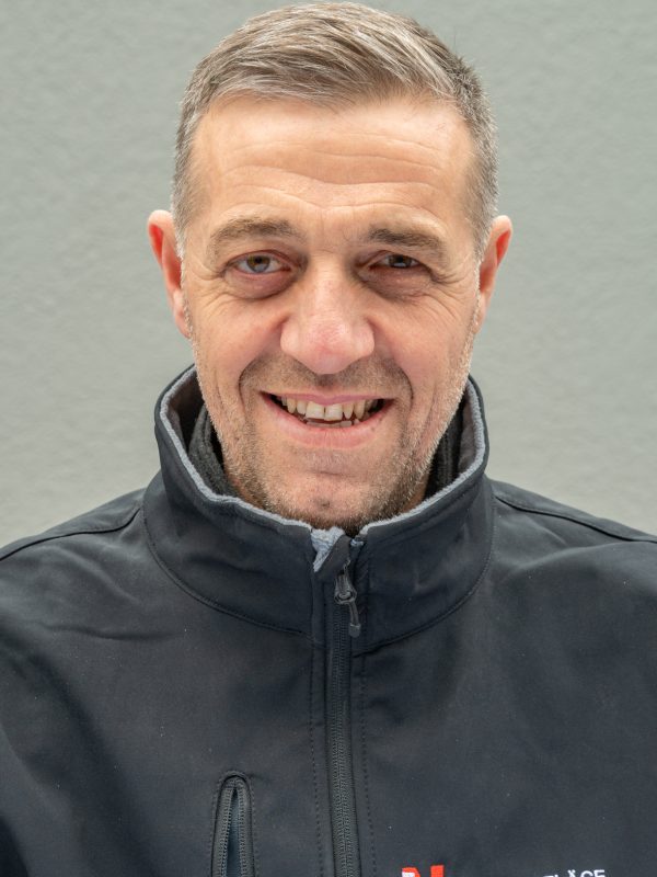 Refik spezialist, mitarbeitende der plattenbeläge nötzli gmbh